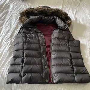 Woman’s: Puffer Vest with Fur Trimming Size:L